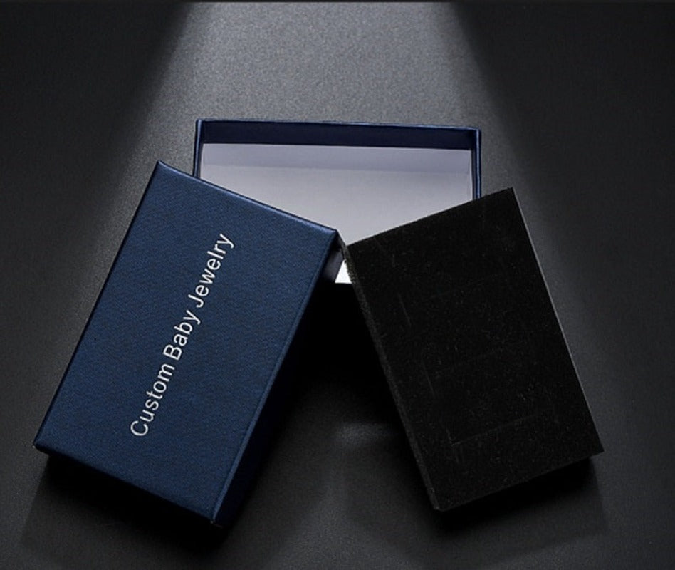 Personalisierte Familienanhänger Halskette mit Namen & Datum, Junge & Mädchen / Minikauf.ch