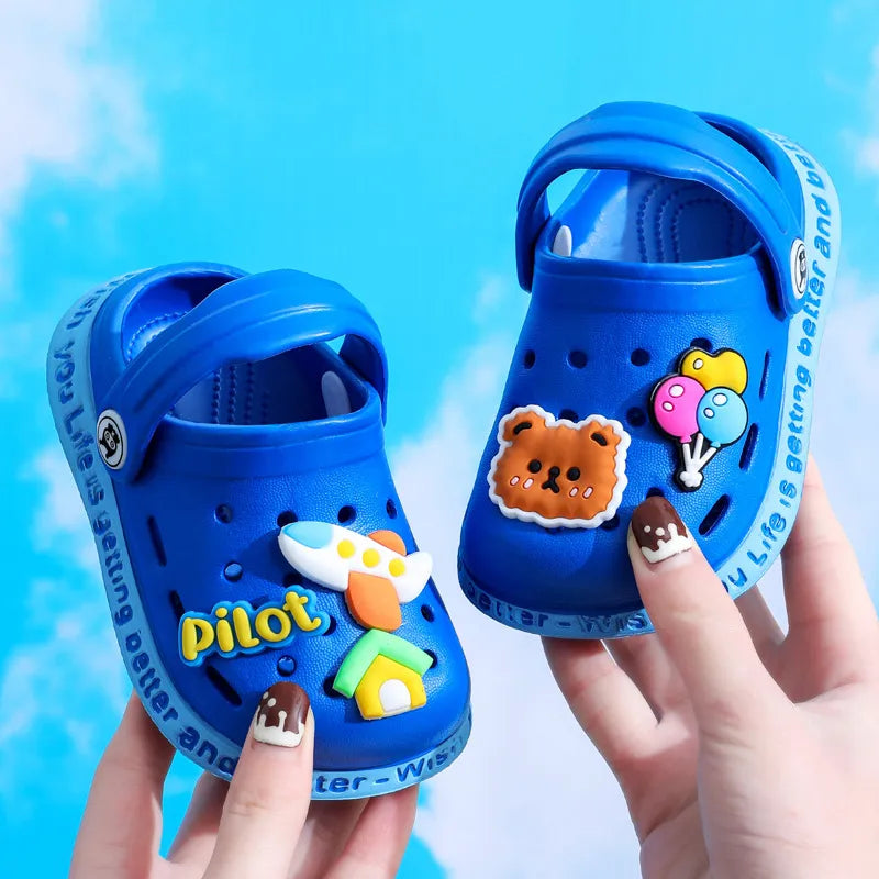 Bunte Kinder-Clogs mit süssen Cartoon-Motiven, dunkelblau / Minikauf.ch