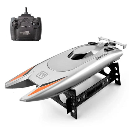 RC Rennboot 2,4 GHz mit Doppelmotor, Weiss / Minikauf.ch