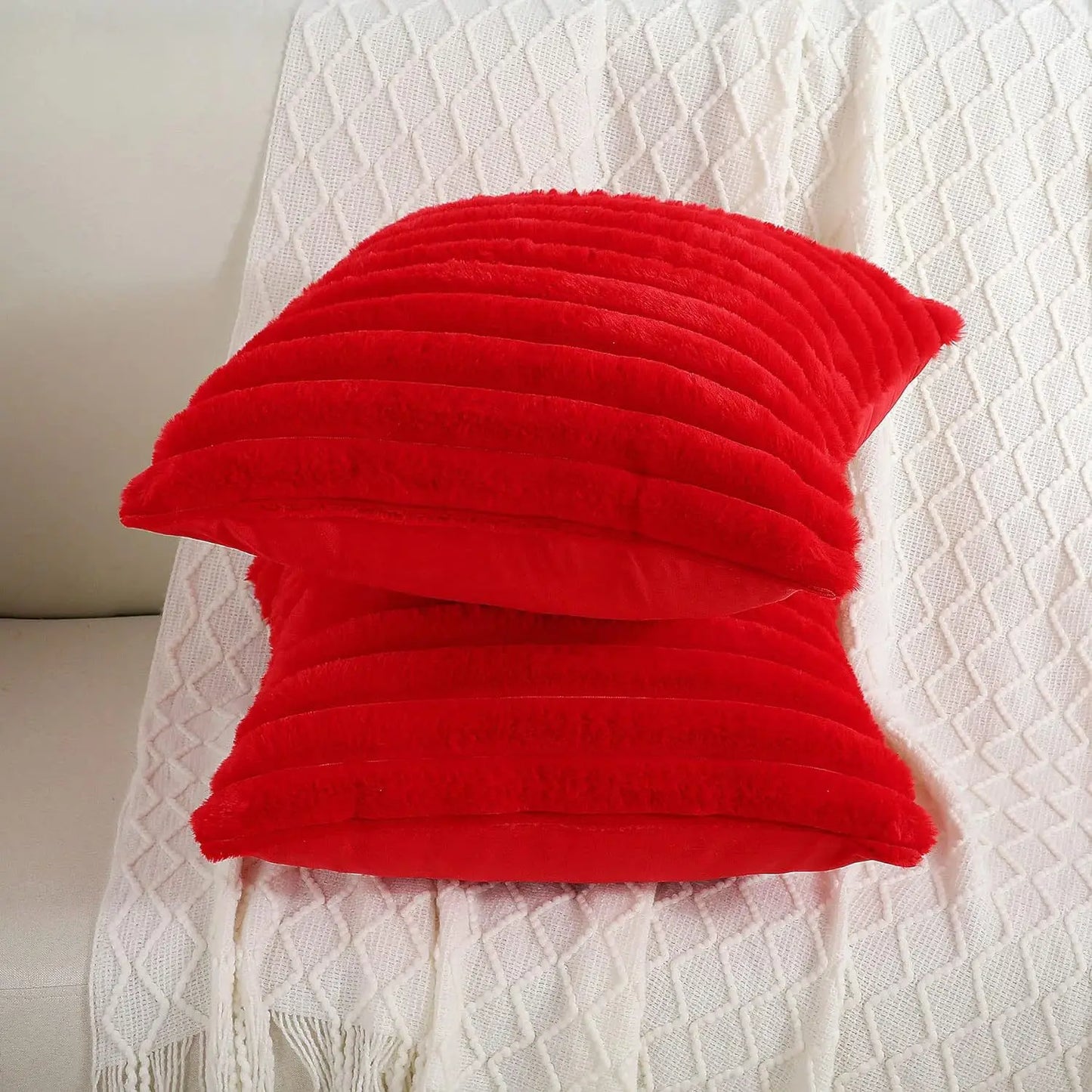 Quadratischer Kissenbezug aus Kunstfell / Minikauf.ch