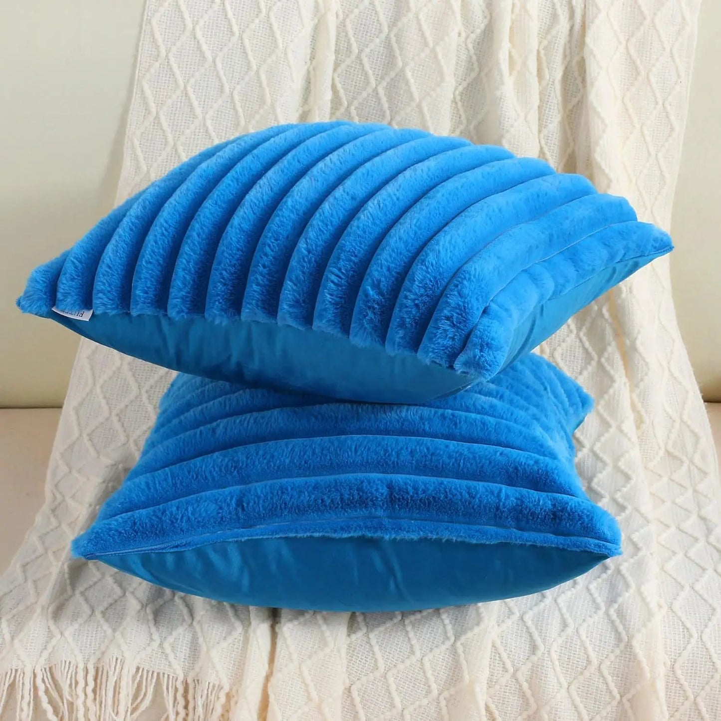 Quadratischer Kissenbezug aus Kunstfell / Minikauf.ch