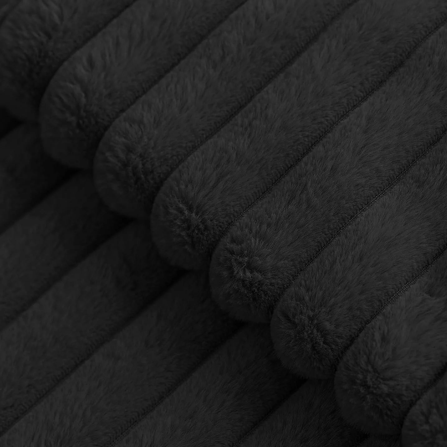 Quadratischer Kissenbezug aus Kunstfell / Minikauf.ch