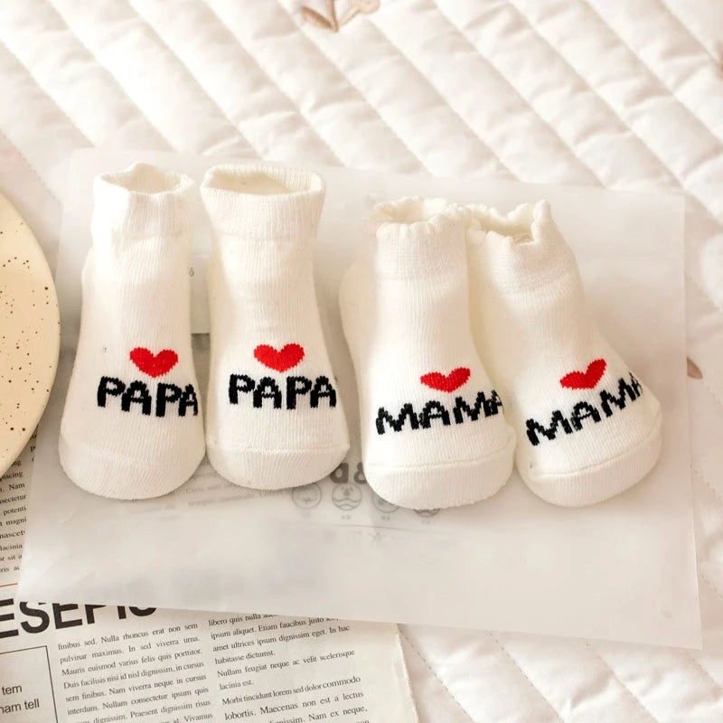 2 Paar Baby-Socken „I ❤️ Mama & Papa" / Minikauf.ch